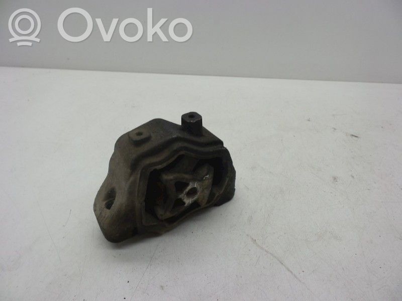 Volvo XC70 Engine mount bracket 