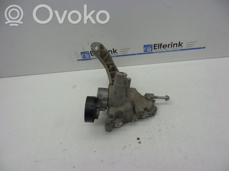 Volvo XC70 Engine mount bracket 