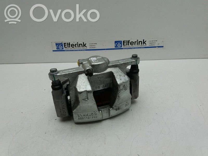 Lynk & co 01 Etujarrusatula 