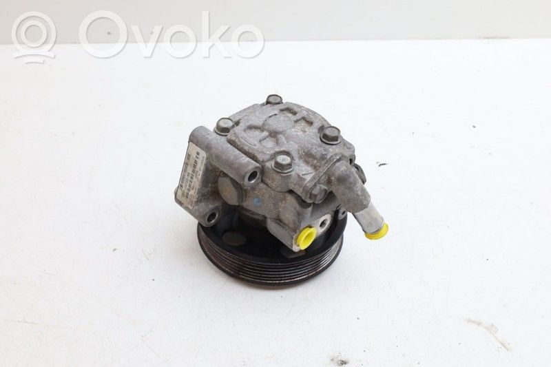 Volvo V70 Ohjaustehostimen pumppu 