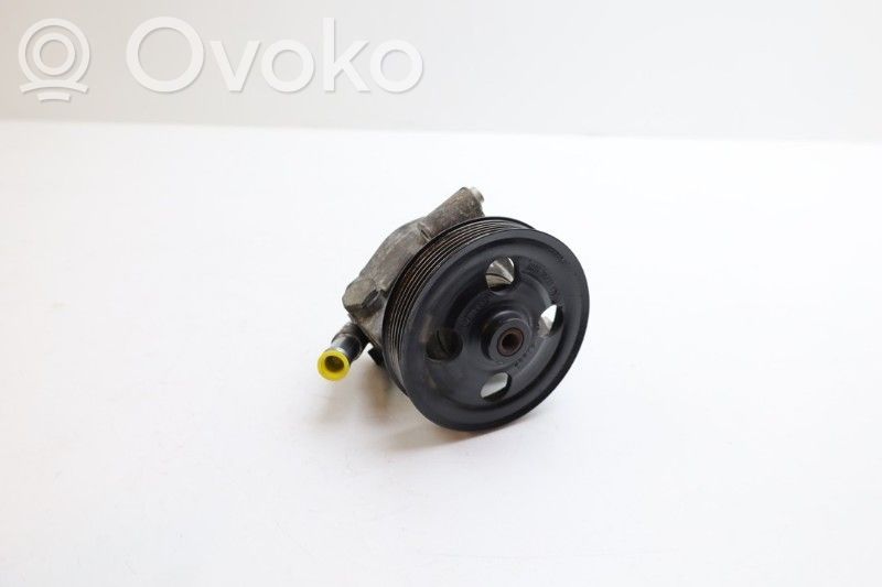 Volvo V70 Ohjaustehostimen pumppu 