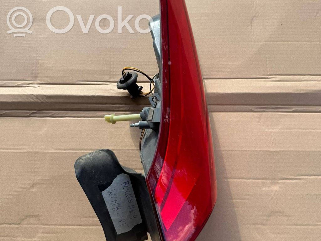 Rear/tail lights set   JX7B13404ED,03062019