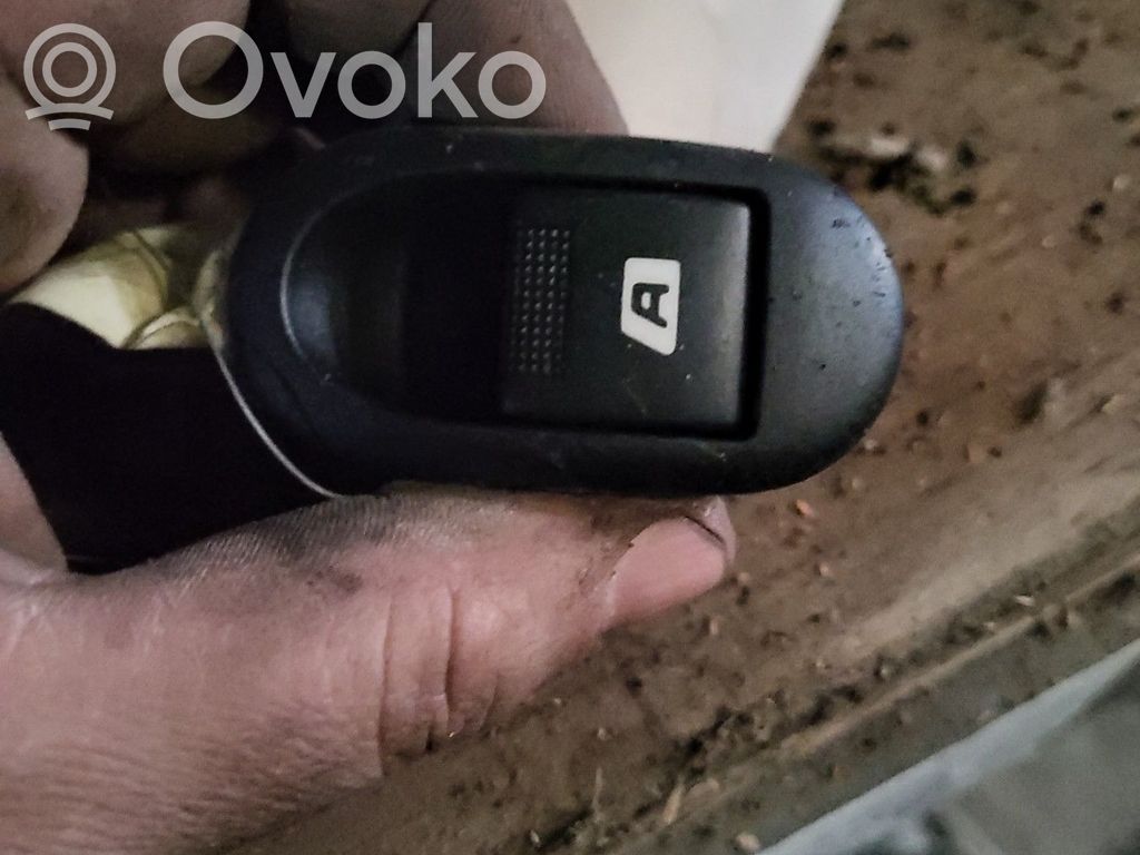 Electric window control switch   00006554L7