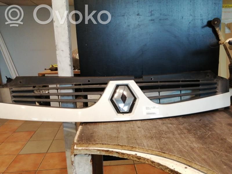 Front grill   7701065760