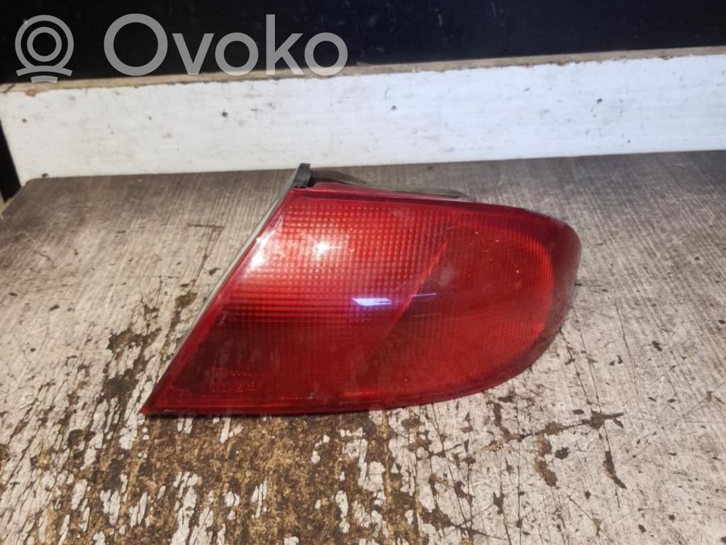 Alfa Romeo 166 Aizmugurējais lukturis virsbūvē 