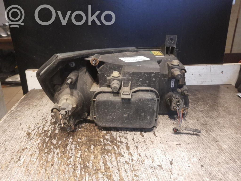 Headlight/headlamp   4696778