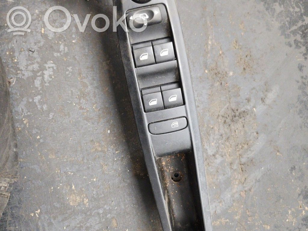 Citroen C4 II Electric window control switch 