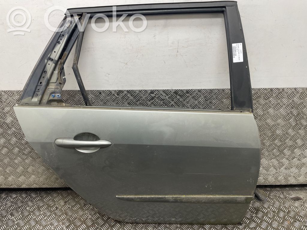Nissan Primera Puerta trasera 