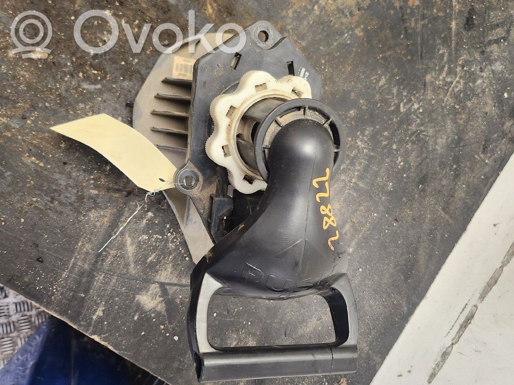 Renault Clio III Spare wheel mounting bracket 