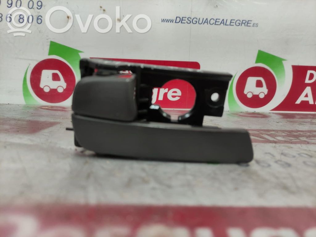 Manecilla interna puerta trasera   836501G050