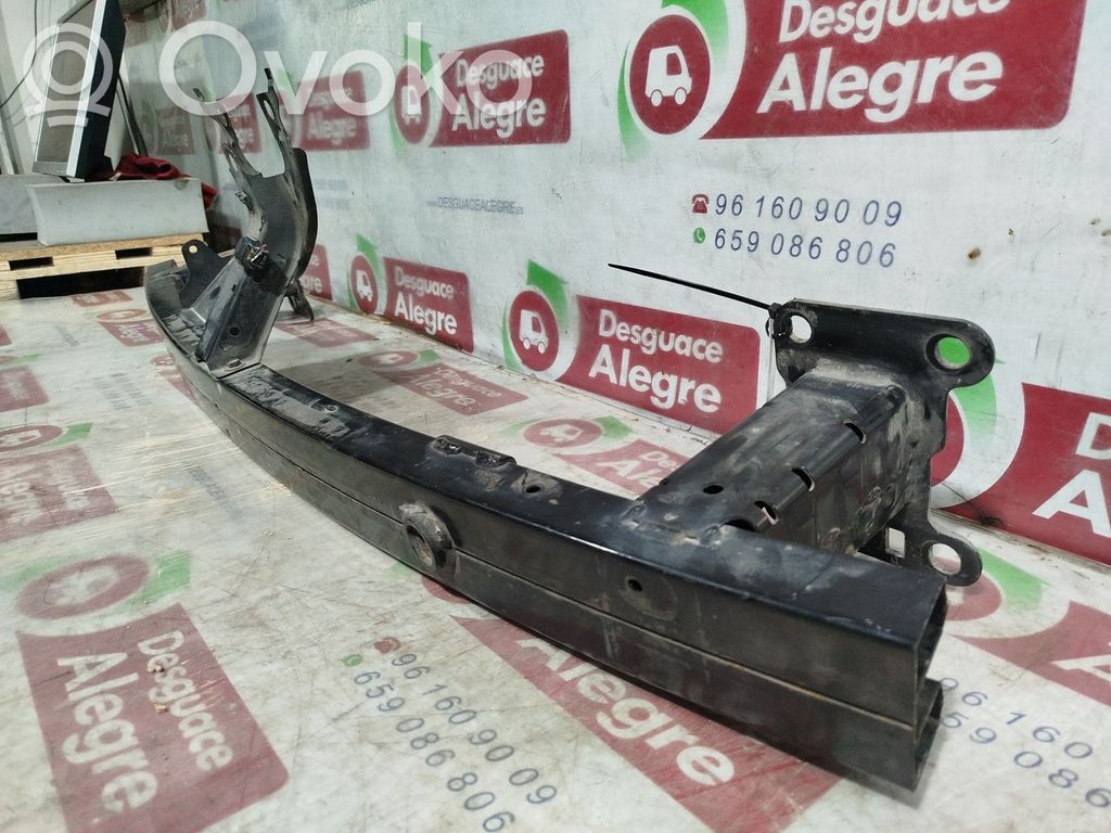Nissan Qashqai Priekšpusē bampera sija / balka 