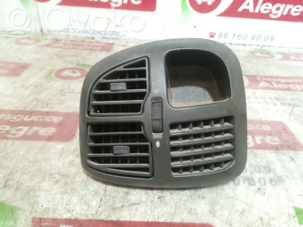 Rejilla de ventilación central del panel