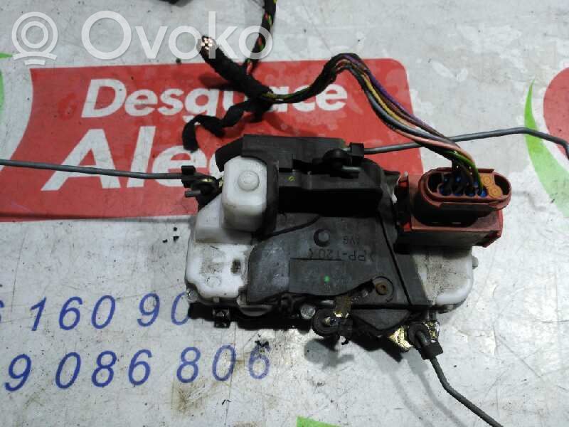 Cerradura de puerta delantera