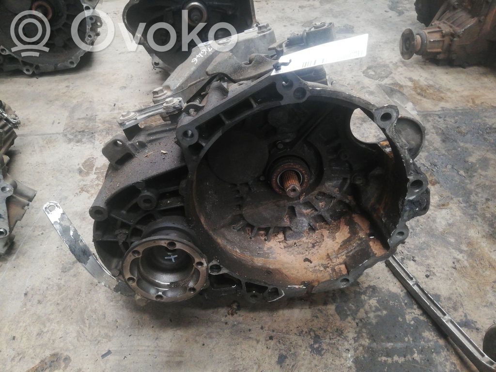 Volkswagen PASSAT B6 Manualna 5-biegowa skrzynia biegów 
