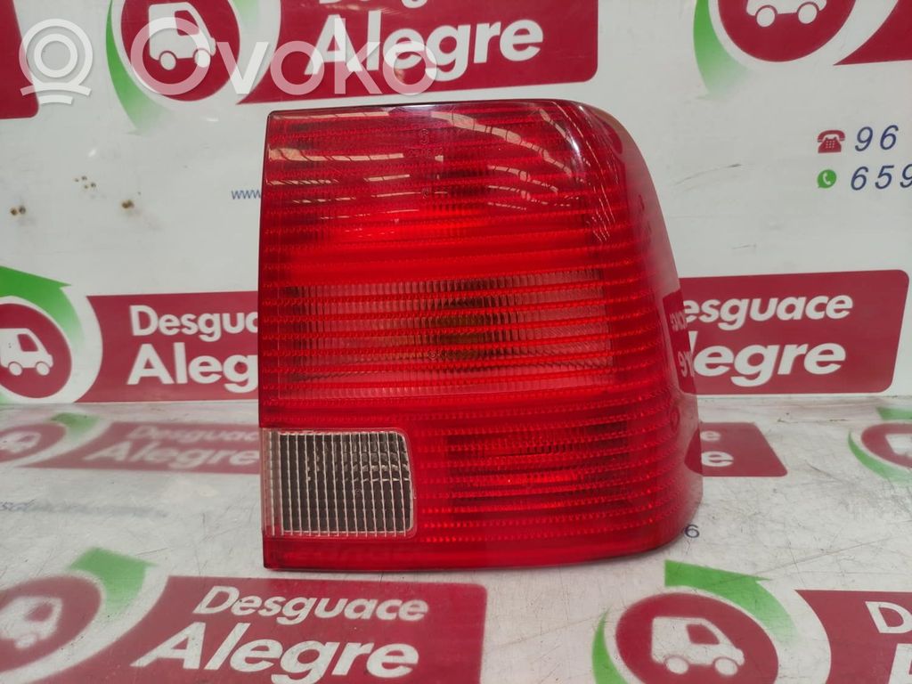 Volkswagen PASSAT B5 Lampa tylna 