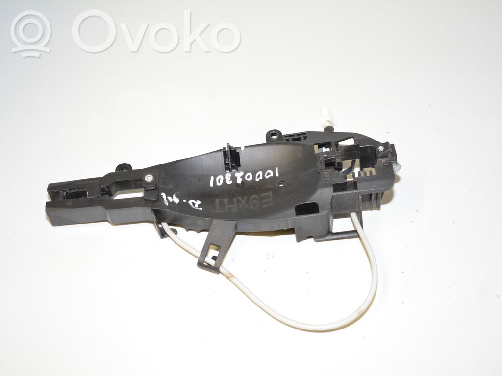 Rear door exterior handle/bracket   7060299,7199840