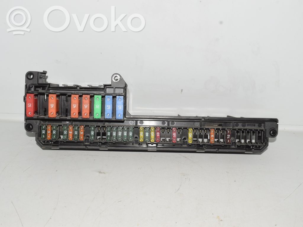 Fuse box set   6957330