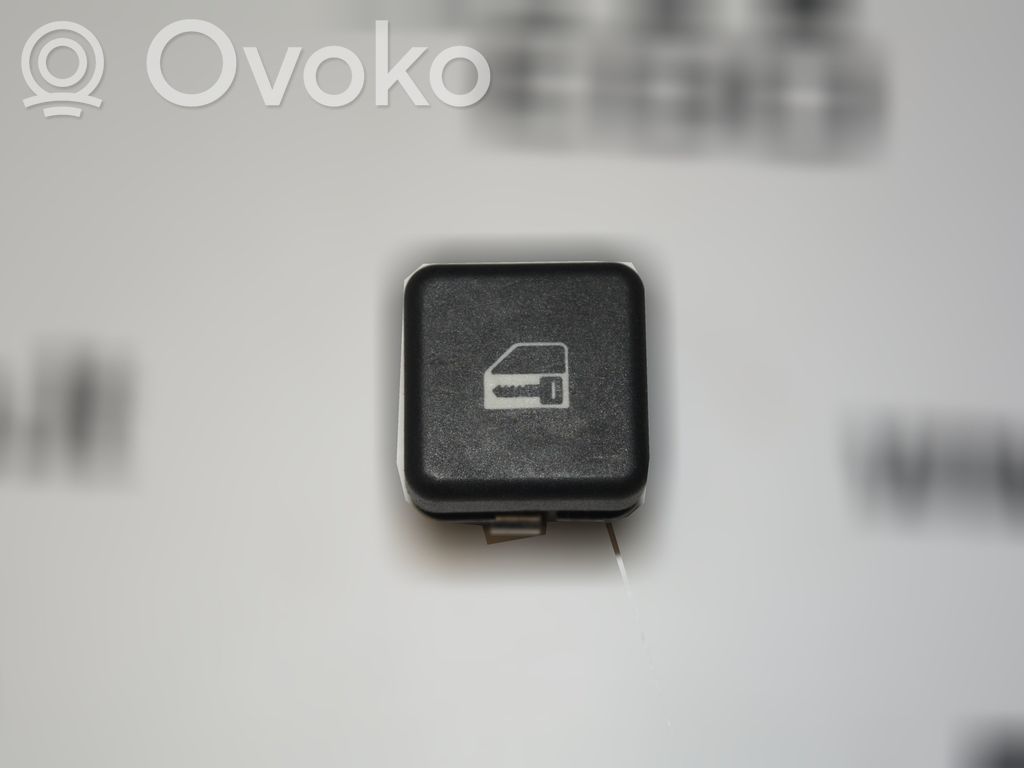 Central locking switch button   8360828