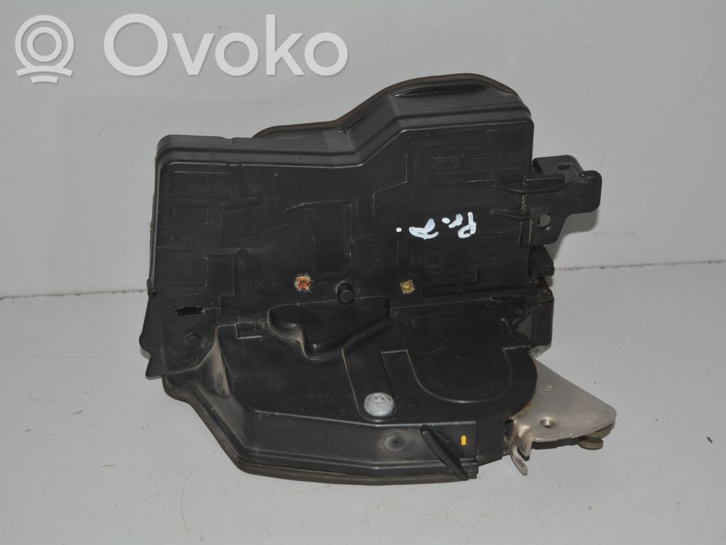 BMW 7 E65 E66 Priekinė durų spyna 