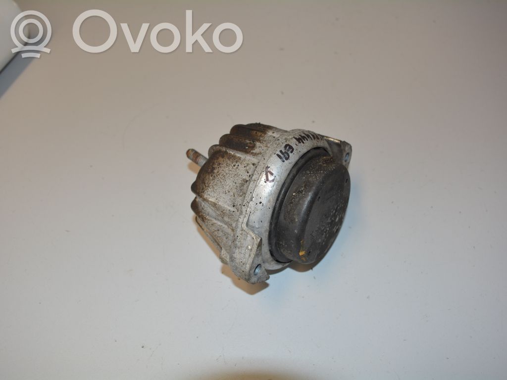Engine mount bracket