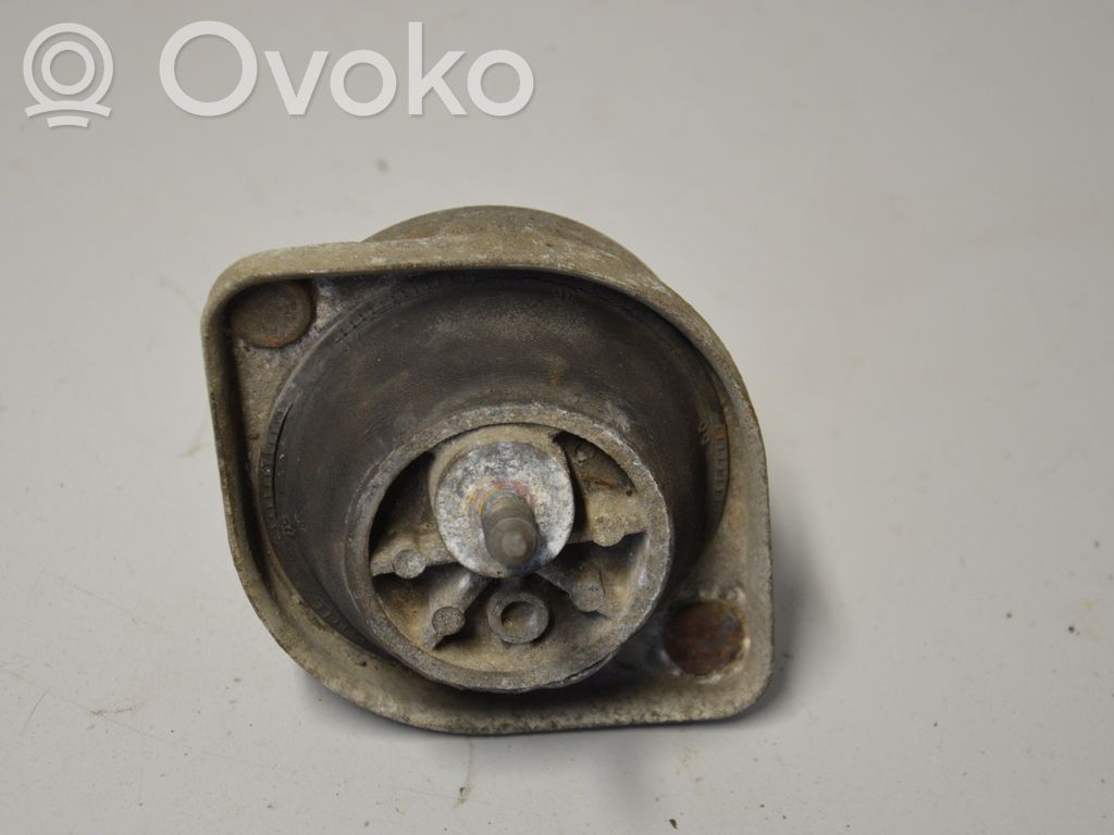 BMW 7 E38 Variklio pagalvė 