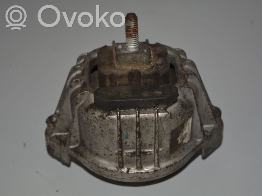 Engine mount bracket