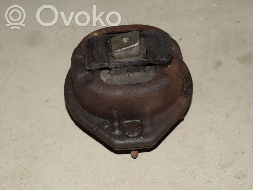 BMW 7 E65 E66 Engine mount bracket 