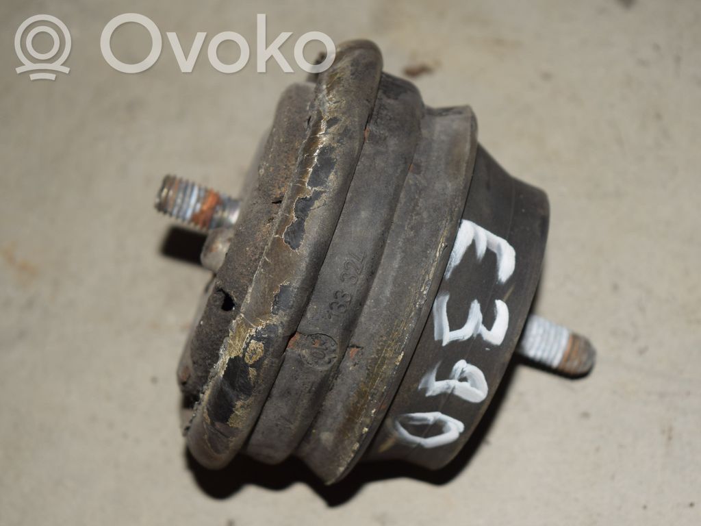 Engine mount bracket