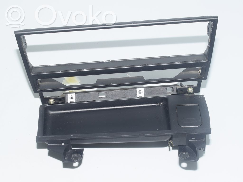 BMW 5 E39 Verkleidung Radio / Navigation 