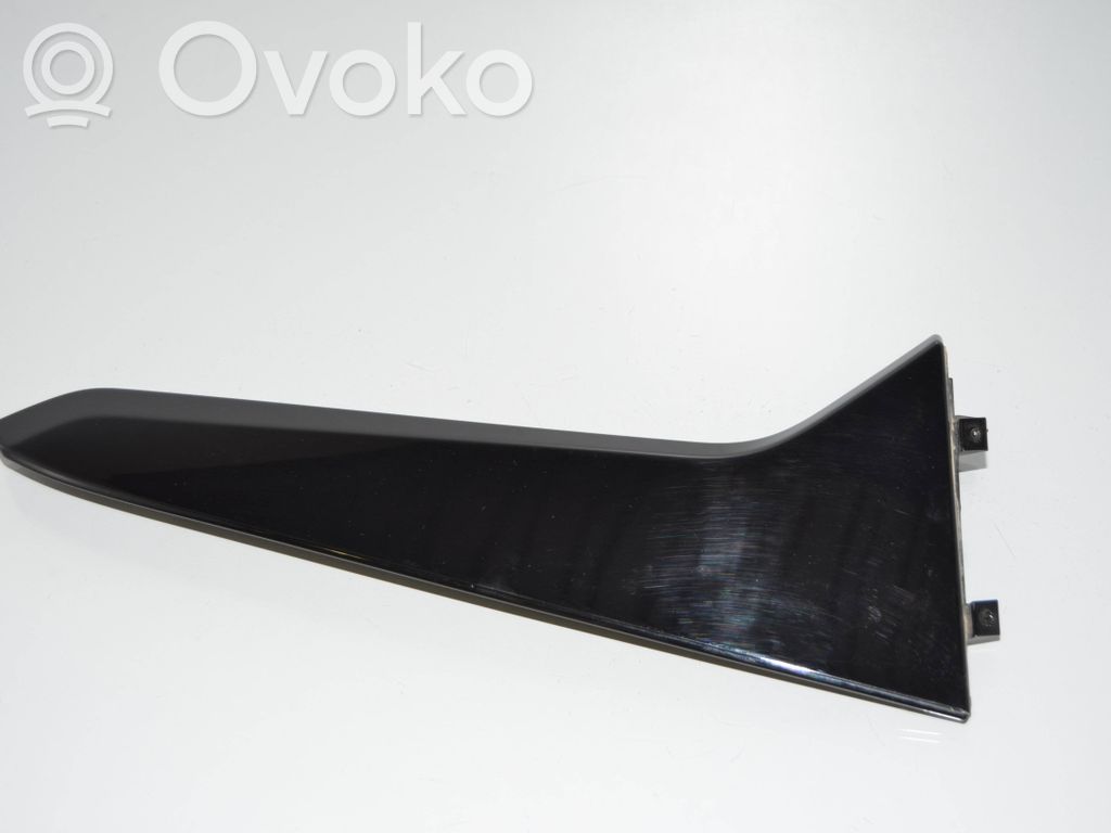 BMW 2 F46 Tailgate trim 
