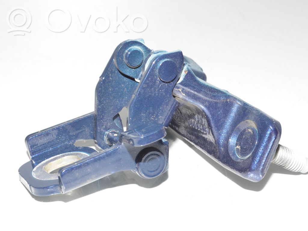 BMW 2 F46 Tailgate/trunk/boot hinge 