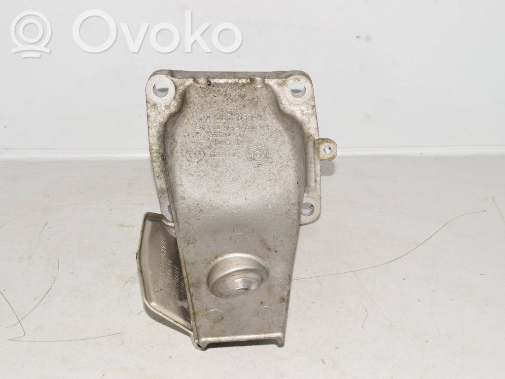Engine mounting bracket   2282633