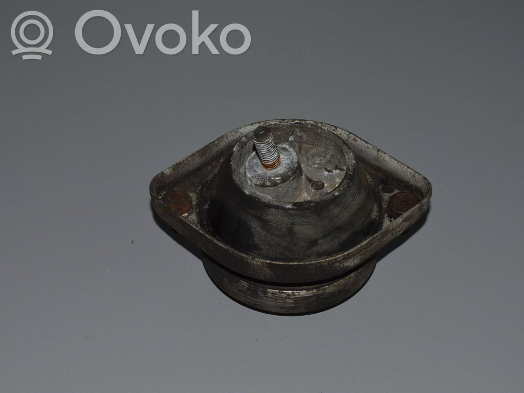 BMW 7 E38 Engine mount bracket 
