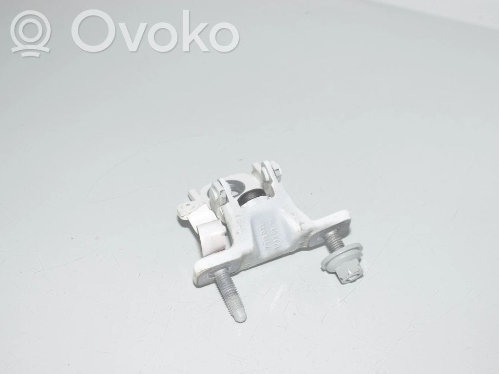 BMW 2 F46 Tailgate/trunk/boot hinge 
