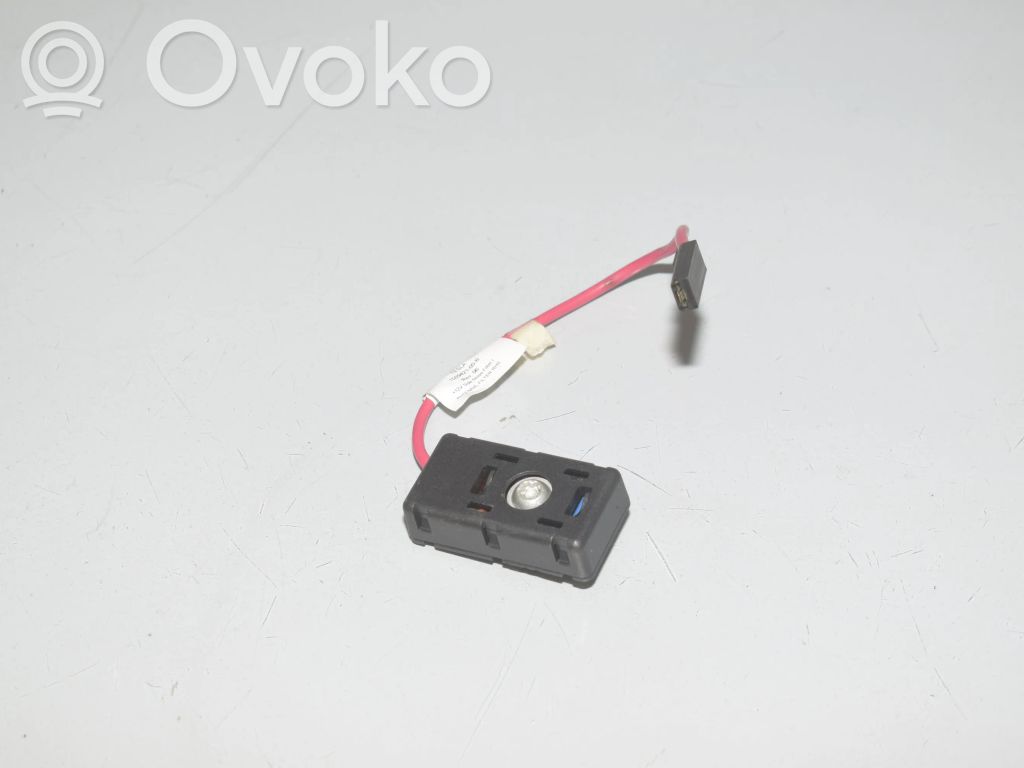 Tesla Model 3 Antenos stiprintuvas 