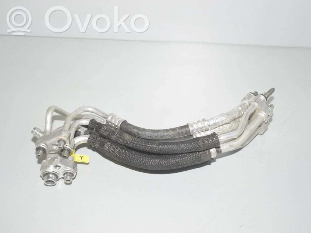 Tesla Model 3 Ilmastointilaitteen putki (A/C) 