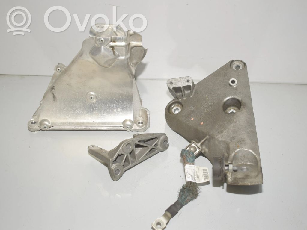 BMW X5 E70 Engine mounting bracket 