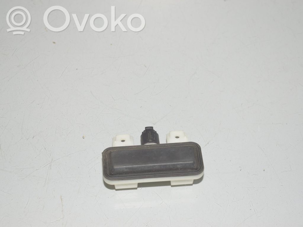 BMW iX Tailgate opening switch 