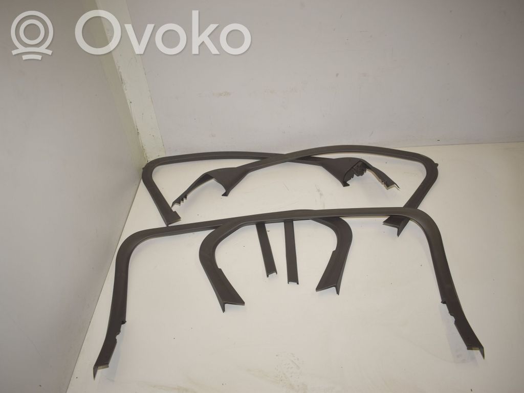 BMW 1 F40 Priekinių durų stiklo apdaila 