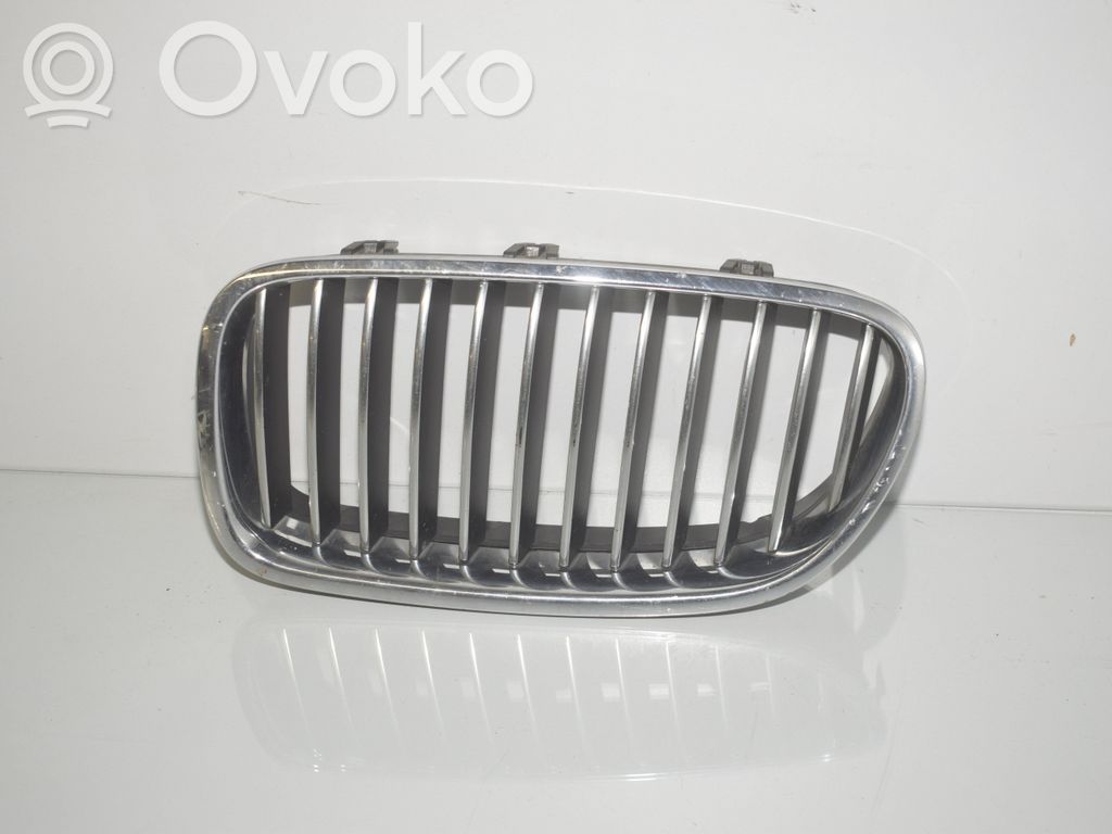 BMW 5 F10 F11 Grotelės viršutinės 