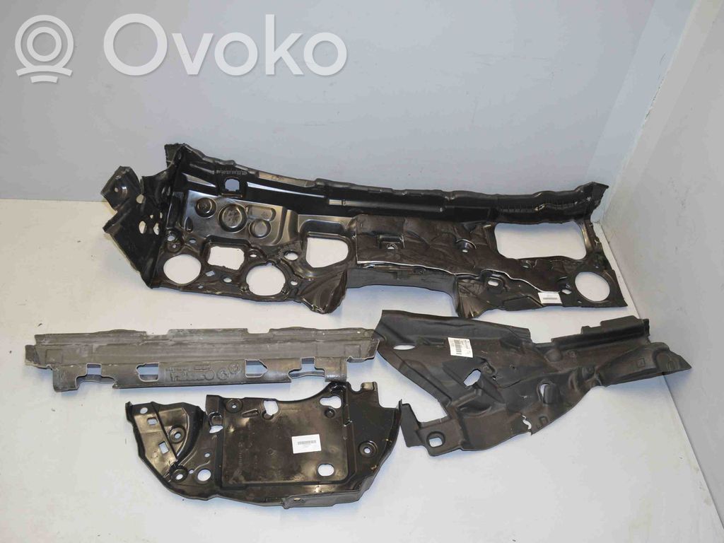 BMW 5 G30 G31 G38 Izolacja termiczna / wygłuszenie pokrywy / maski silnika 