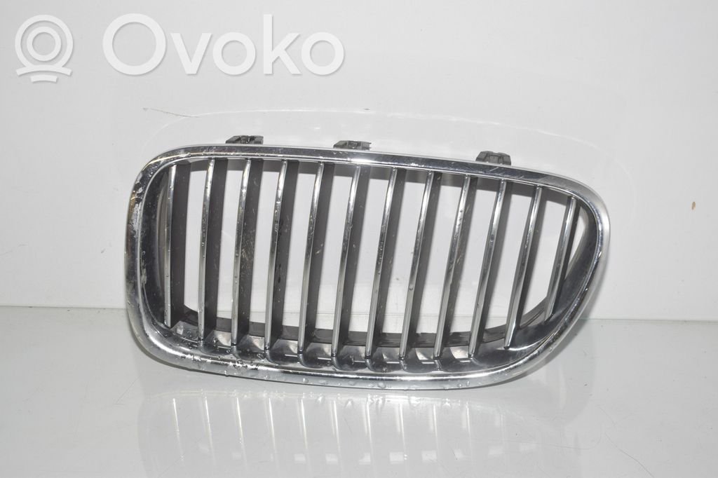 BMW 5 F10 F11 Grotelės viršutinės 