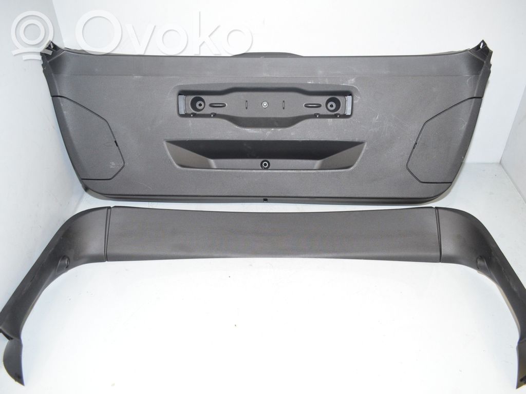 BMW 1 F40 Tailgate trim 