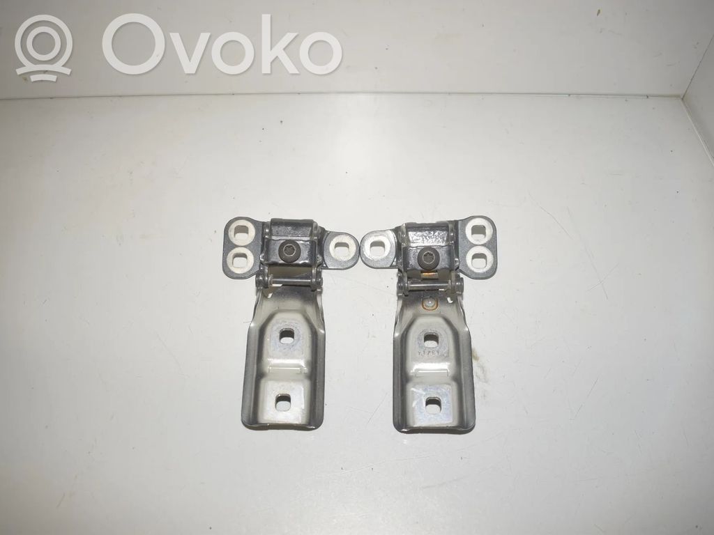 BMW 2 F45 Tailgate/trunk/boot hinge 