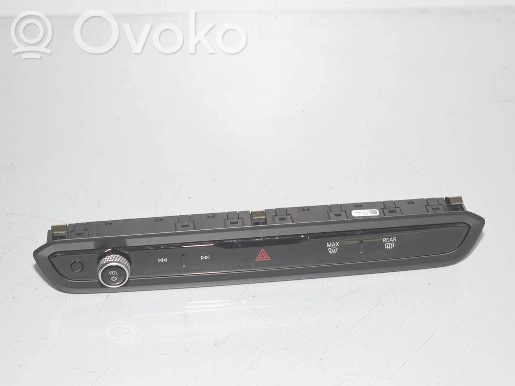 BMW i4 A set of switches 