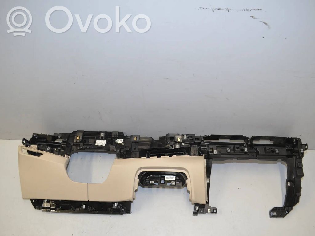 BMW 2 Active Tourer U06 Panelė 
