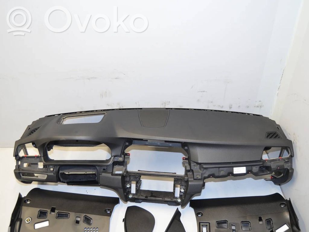 BMW 5 F10 F11 Deska rozdzielcza 