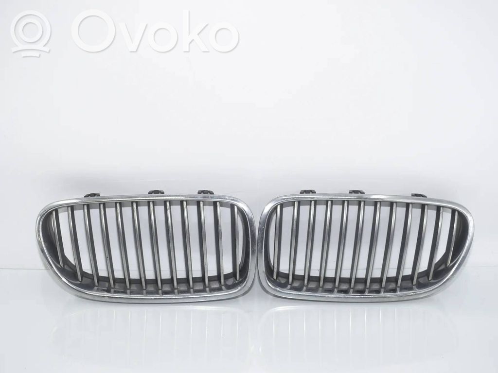 BMW 5 F10 F11 Grotelės viršutinės 