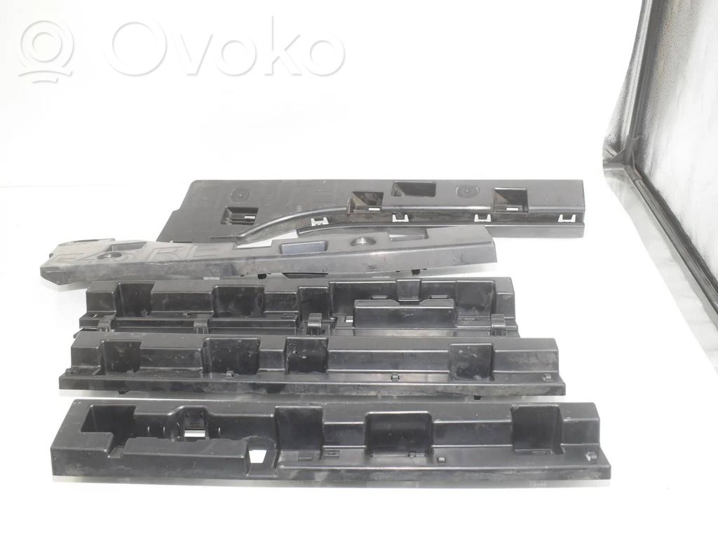 BMW 2 F46 Listello di supporto del sottoporta 