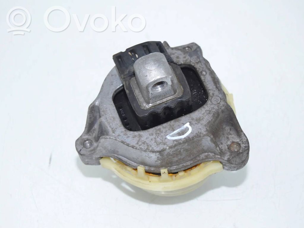 BMW 5 G30 G31 G38 Engine mount bracket 